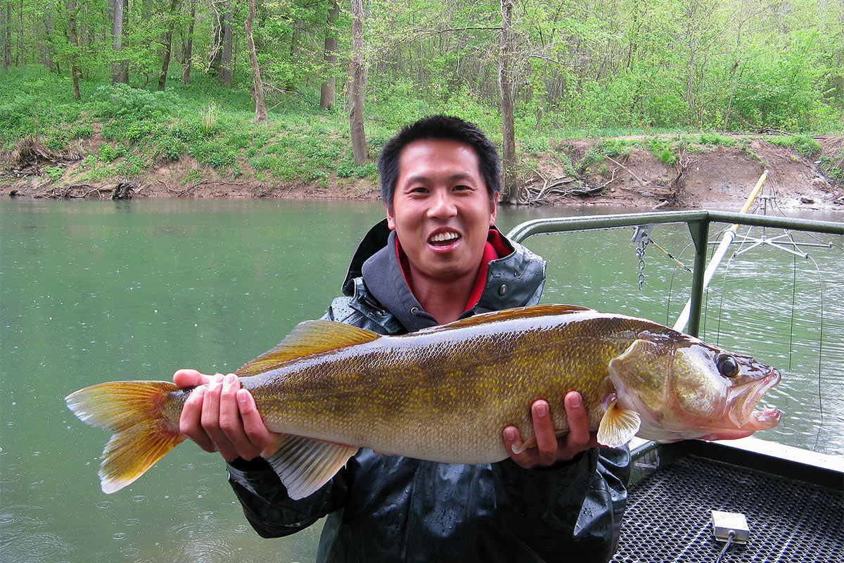 Ryan-with-Rockcastle-walleye